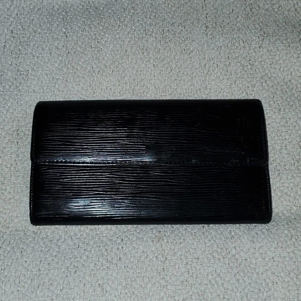 Louis Vuitton Epi Leather Sarah Long Wallet